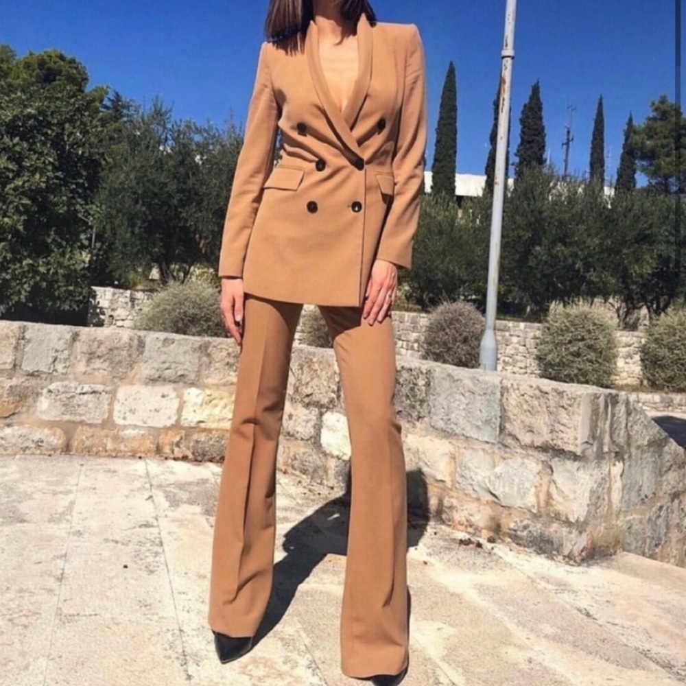 Zara Pleated Wide Leg Camel Trousers. Waist is approximately 29 inches